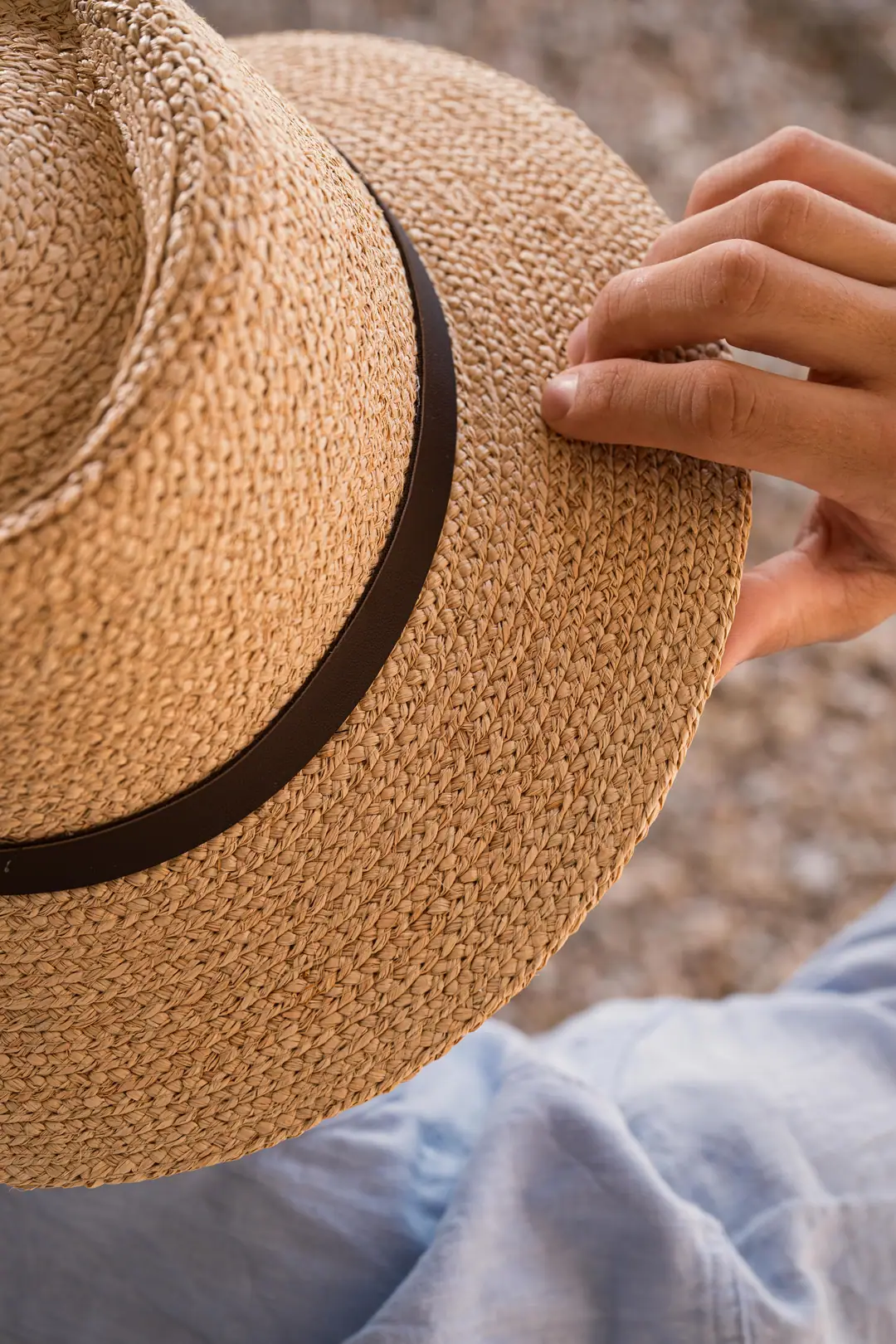 Fedora Raffia 102 のブリムとリボンのディテール