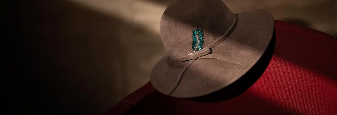 Cappello in feltro con piuma della collezione Marone